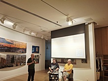 Картина и герой картины встретились в одном месте: в Москве прошел юбилейный вечер поэта Алексея Пурина