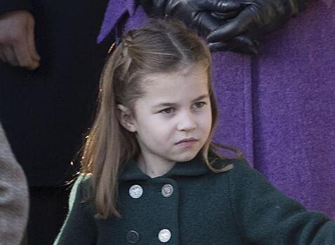 Четырехлетняя принцесса Шарлотта продемонстрировала "королевские" манеры