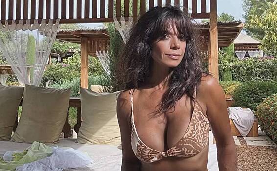 57-летняя ведущая взбудоражила фанатов снимком в крошечном бикини