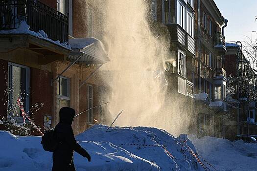 В российском городе снег с крыши дома рухнул на подростка