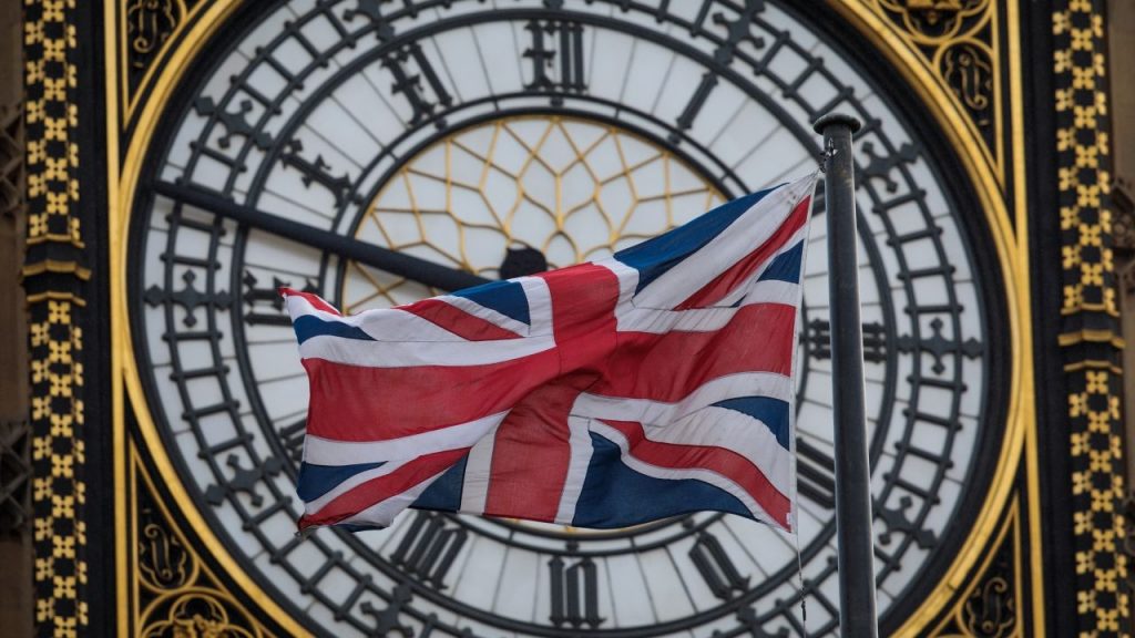 Британская экономика уже вошла в состояние рецессии, пишет FT