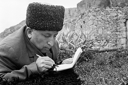 100-летие со дня рождения Гамзатова отметят в Азербайджане, Белоруссии, Киргизии и Монголии