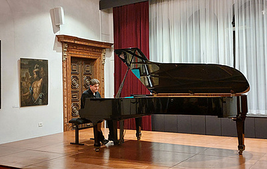 Российский пианист выступил на концерте в региональном музее Копера в Словении