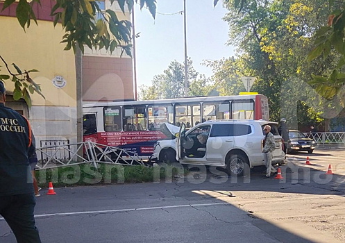 В Ярославской области в ДТП с автобусом пострадали восемь человек