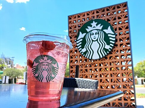 Российские активы Starbucks были проданы за 500 млн рублей