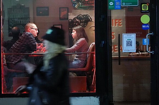 Москвичам разрешили находиться в кафе до полуночи