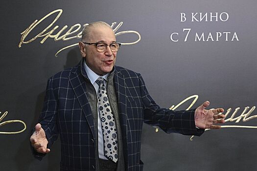 «Чувствую себя отлично!»: Евгений Петросян — о своём самочувствии на премьере «Онегина»