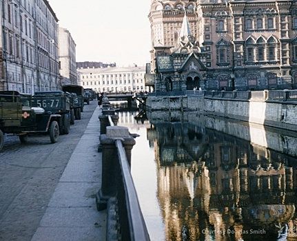 В сети появились цветные фото Ленинграда 1953 года