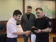 В Самарской области сотрудники полиции и общественники поощрили руководителя телекоммуникационной компании, предоставляющей услуги связи