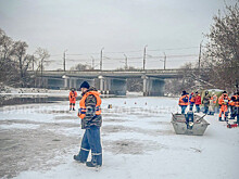 Спасатели вторые сутки ищут детей, провалившихся под лед в Брянске