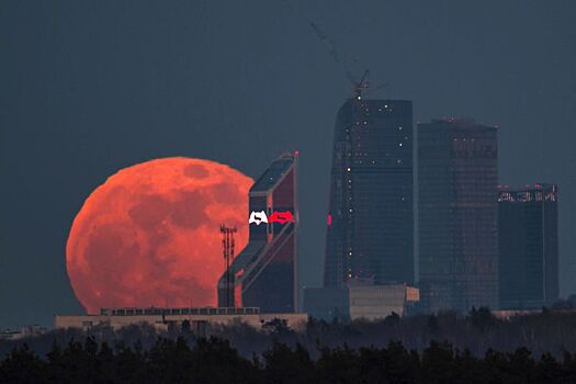 Москвичи увидят "жатвенное полнолуние"