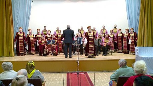 В доме ветеранов дал концерт хор русской народной песни