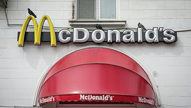 McDonald's впервые в истории изменил свой логотип