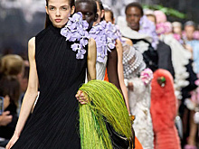 Трикотаж, цветы и алюминий: Джонатан Андерсон дебютировал с кутюрной коллекцией для Dior