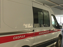 В Волгограде «Форд» опрокинулся в кювет после столкновения