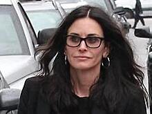 52-летняя звезда «Друзей» покидает Голливуд ради молодого жениха