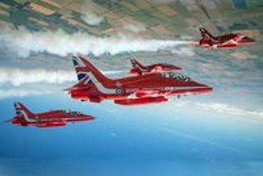Великобритания продолжит поддержку пилотажной группы RAF Red Arrows