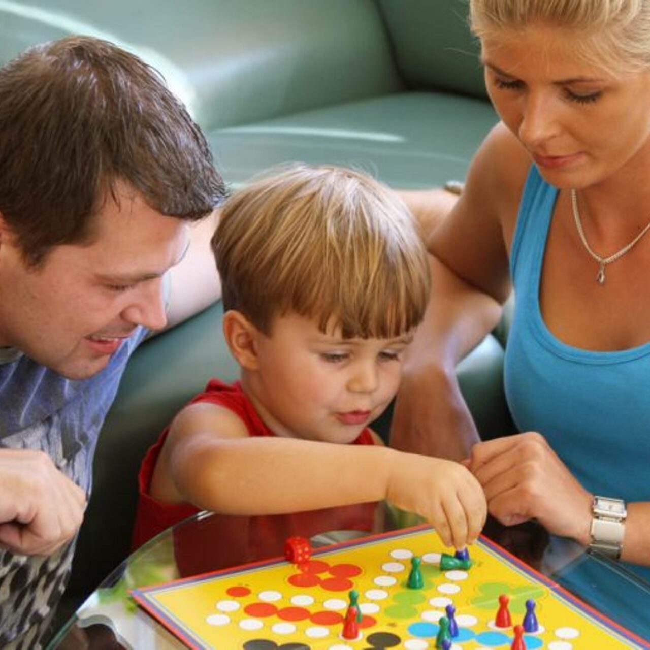 Практические занятия для родителей. Практическое занятие с детьми и родителями. Мастер классы для родителей в детском саду. Что такое методическое сопровождение родителей. Дети на занятии в детском саду.