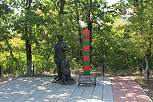 «Собака с коленями». Памятник пограничнику в Парке Победы в Саратове стал объектом насмешек