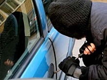 В Уфе ночью вскрыли автомобиль: пропали музыкальные колонки и аккумулятор