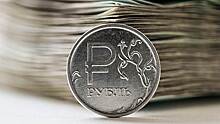Рублю предрекли "двойной удар"