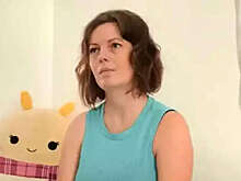 LADBible:британка не может выйти на работу из-за большого размера груди