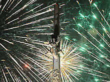 Праздничный салют в честь 23 февраля в Москве