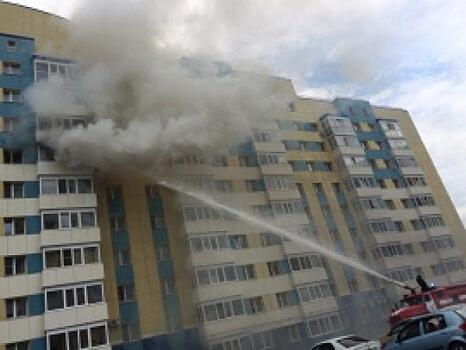 В Сургуте во время пожара женщина выпрыгнула с 15 этажа