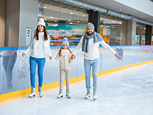 Эксперт рассказал, в каком возрасте детям можно вставать на коньки