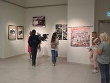 Картина на шее. Произведение искусства может стать аксессуаром