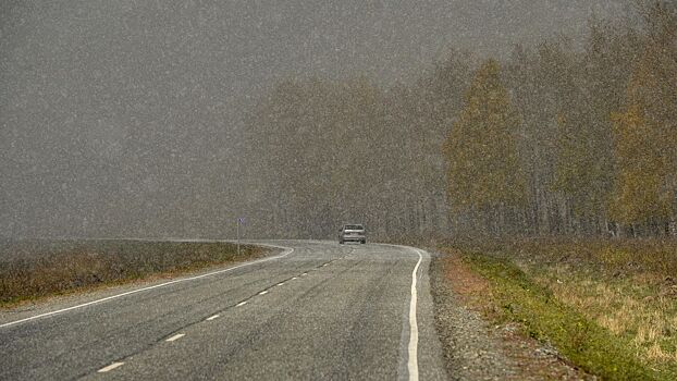 На трассах в Свердловской области восстановили движение транспорта