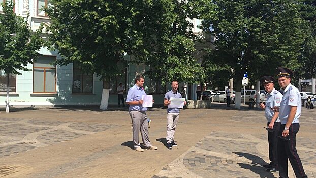 Адвокат Аванесян обнаружил пикетчиков-провокаторов работающими в Краснодарском краевом суде