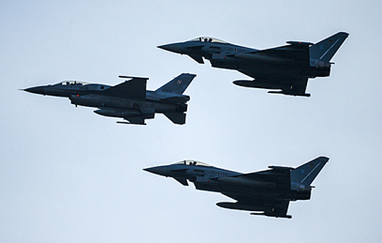 Польша подняла военные самолеты якобы из-за активности России