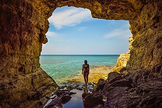 Кипр смягчил правила въезда для привитых туристов