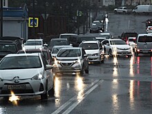 Автоэксперт перечислил основные опасности вождения автомобиля в дождь