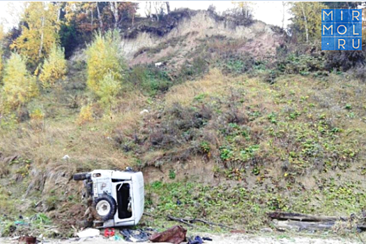 В Гунибском районе автомобиль с туристами упал в обрыв