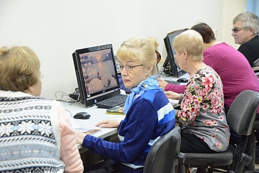 Члены ИТ-клуба для людей пожилого возраста оценили возможности интерактивного портала «Решаем вместе»