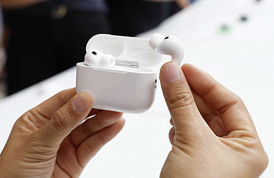 Apple может создать наушники, которые позволят «видеть ушами»