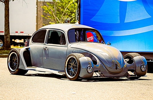 Ржавый брошенный Volkswagen Beetle превратили в крутой кастом с двигателем от Volvo