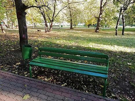 Скамейки отремонтировали в Народном парке