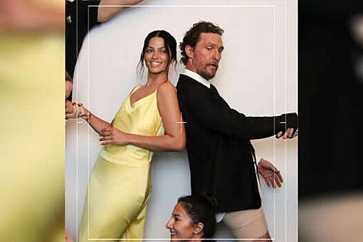 Актер Мэттью Макконахи с женой Камилой повторили обложку фильма из 2000-х