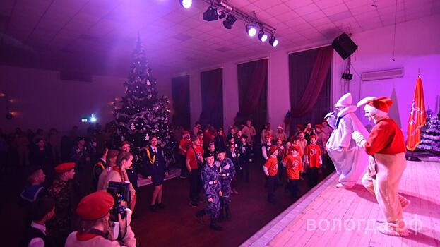 Более 200 отличившихся учеников Вологды отметили на городских новогодних елках