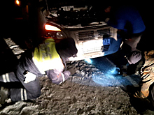 В Тюменской области сотрудники ГИБДД оказали помощь водителю в устранении поломки транспорта