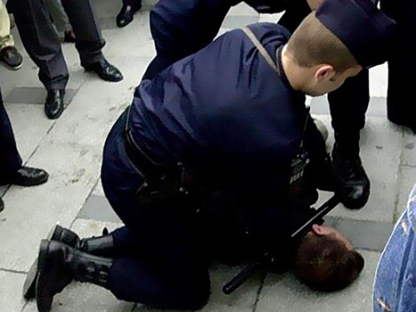 В Париже проведена облава на "русскую мафию": арестовано 35 человек, в том числе воры в законе