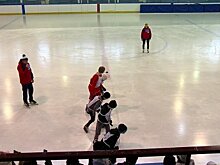 Пензенские школьники соревнуются в беге на коньках