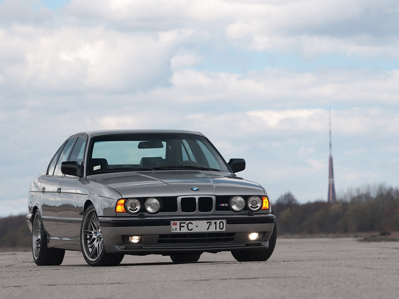Машины е 34. Bmw m3 e34. Bmw m5 525 e34. Bmw e34 белая. Бмв м5 е34.