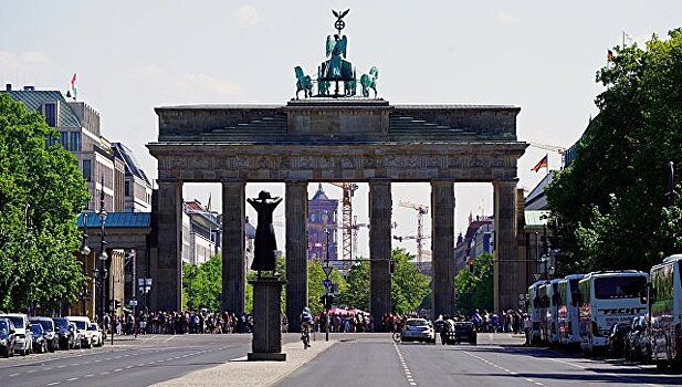 Бранденбургские ворота не подсветят в цвета испанского флага после теракта