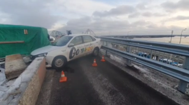 Появились подробности ДТП на Борском мосту, из-за которого были жуткие пробки