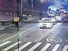 Автоледи не справилась с управлением: детали ДТП со сгоревшим Mercedes в Краснодаре