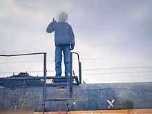 В Кыштыме мальчик-зацепер прокатился на вагоне с серной кислотой